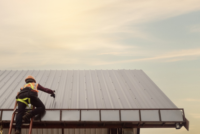 Vero Beach Roofer conducts a free roof inspection