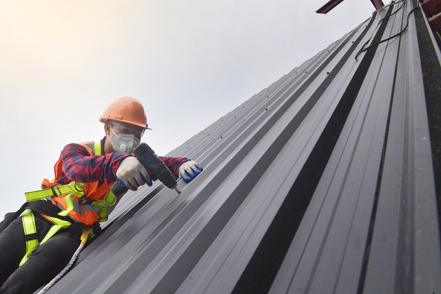 Roofers Port St lucie fixing a metal roof